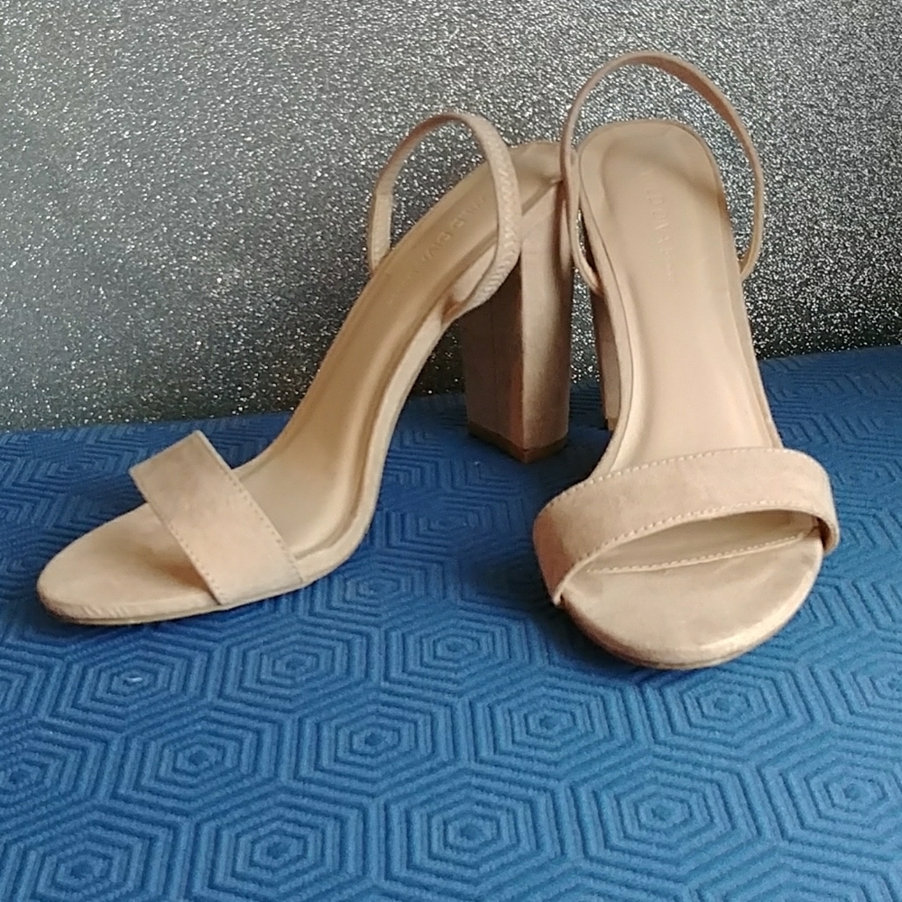 Nude pump